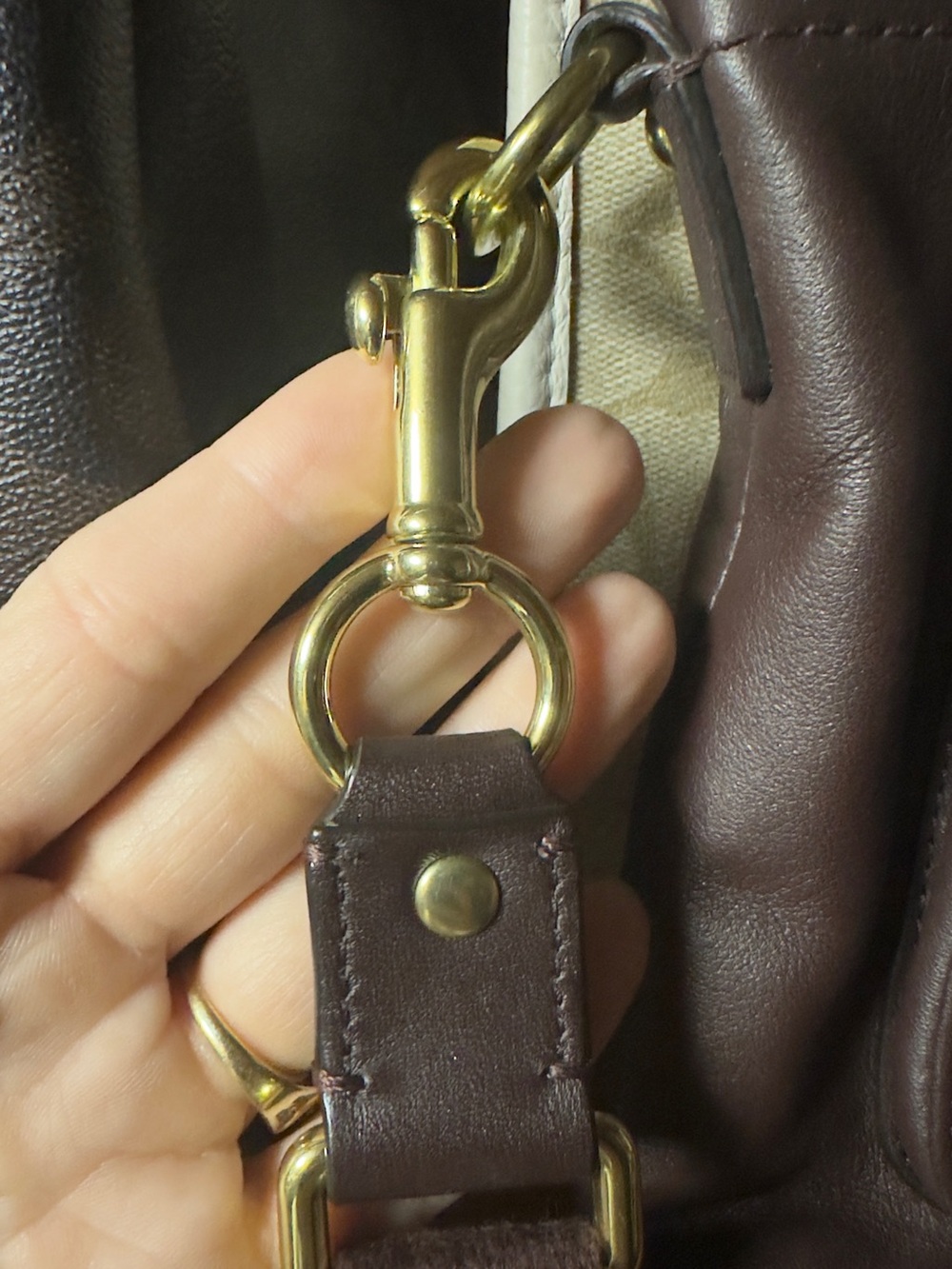 Vintage Chic Coach Chocolate Leather Crossbody Bag - Picture 6 of 8